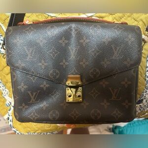 Louis Vuitton Monogram Pochette Handbag